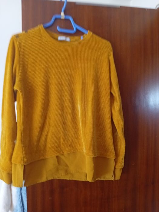 Várias camisolas de malha