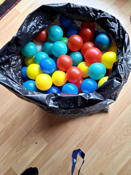 Namiot plus piłeczki