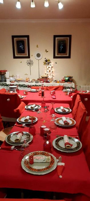 Mesa Extensível e Cadeiras como novas