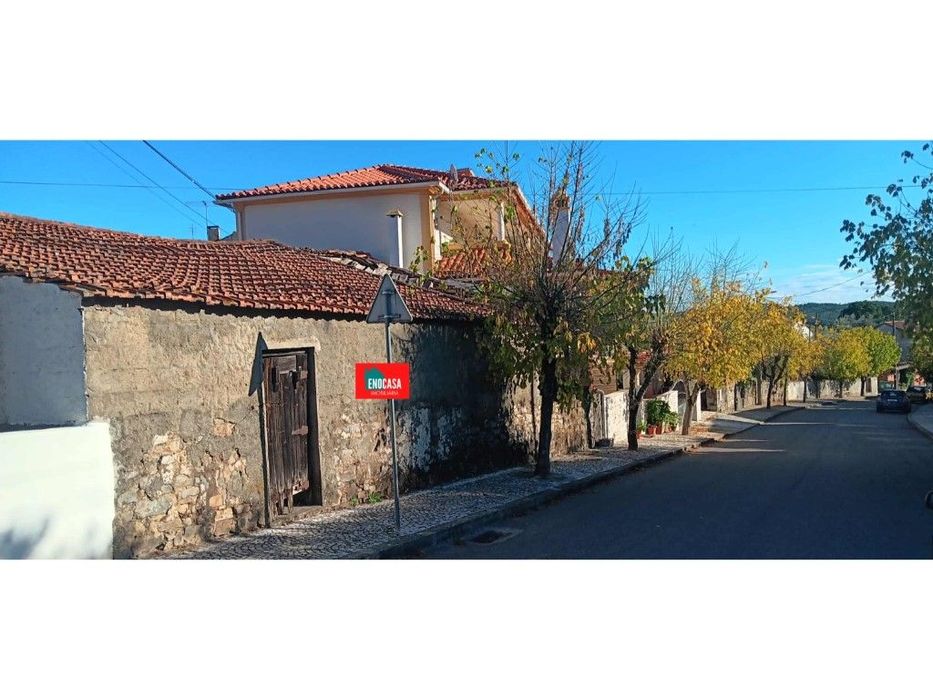 Moradia T2 para Recuperação Total no Centro da Vila de Carvoeiro - ...