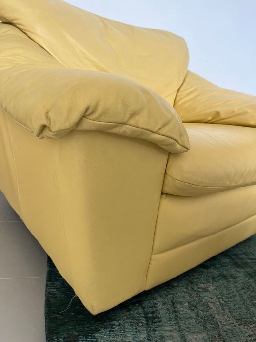Sofá amarelo individual em pele da Divani&Divani