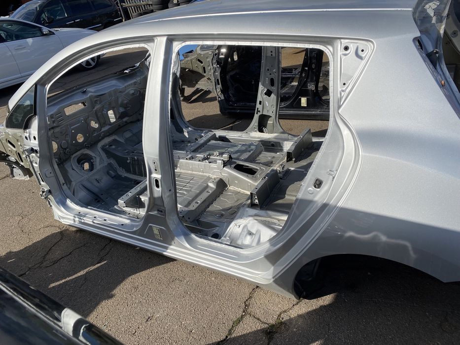 Поріг лівий стійка ліва кузов до Ніссан Ліф Nissan Leaf 11-17 18-23