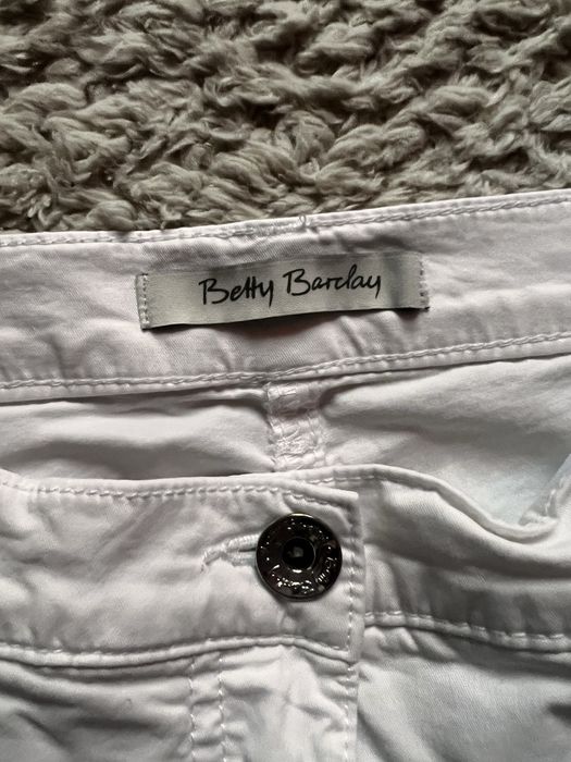 Betty Barclay białe spodnie 7/8 34 XS bawełna z elastanem