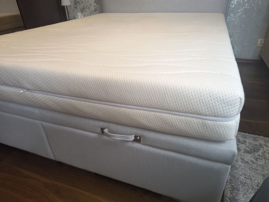 Łóżko małżeńskie + materac