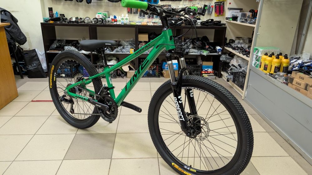 Велосипе 24" колеса алюминиевая 12" рама дисковые тормоза