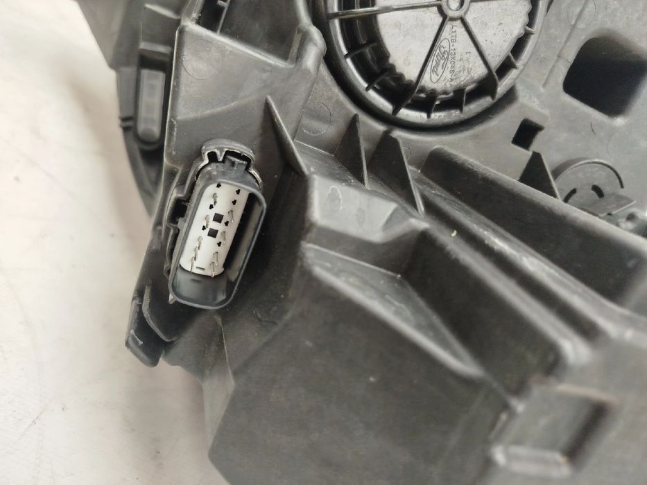Ótica / farol esquerda FORD Puma (J2K, CF7)