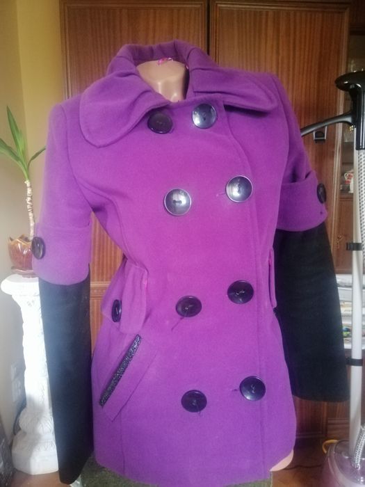 Жіноче коротке пальто