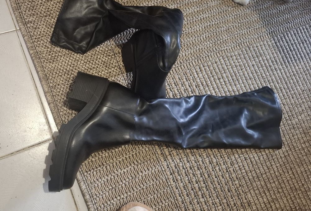 Botas pretas de cano alto – como novas