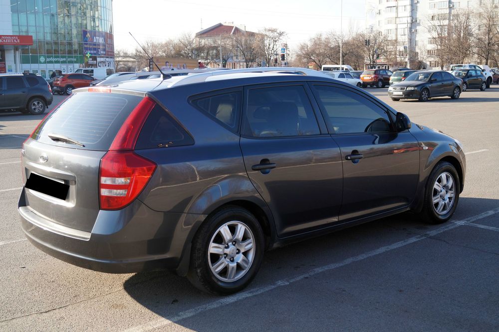 KIA CEE'D SW 1.6 бензин (122 к.с)