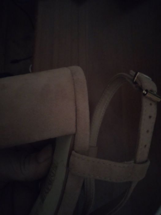 Sandália muito  elegante nude