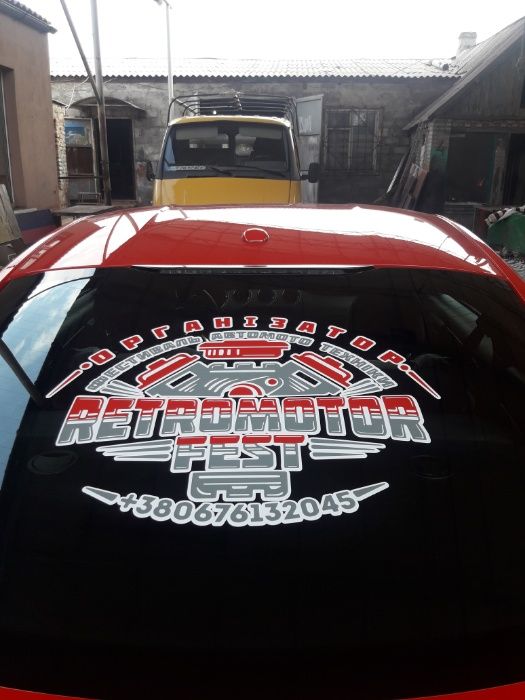 Изготовление наклеек . Наклейки на автомобиль. Реклама на автомобиле.