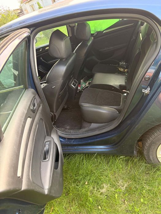 Sprzedam jak na zdjęciach Renult Megane rok 2019 z silnikiem 1.5d 115km