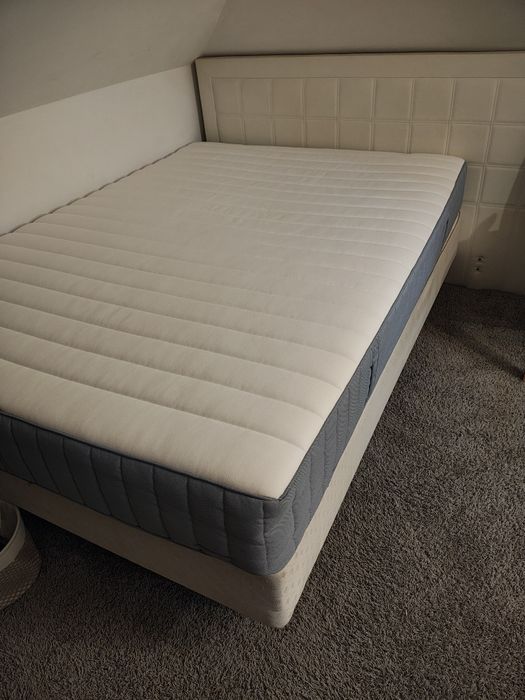 Łóżko kontynentalne z materacem Ikea