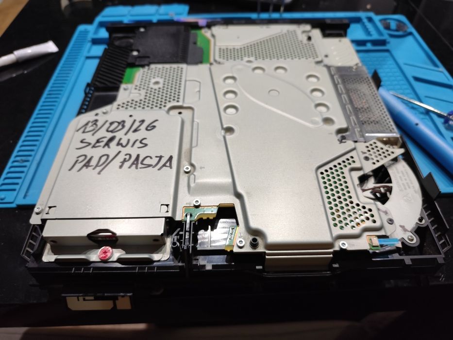 Konsola PS4 FAT 500GB Dwa Pady 1 gra FIFA 2020 słuchawki