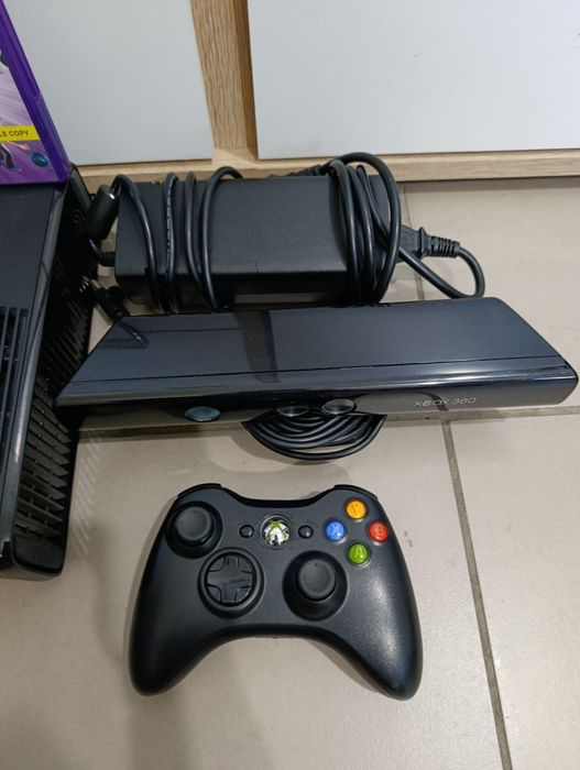 Konsola Xbox  360, Kinect,zasilacz, pad, gry Aktualne