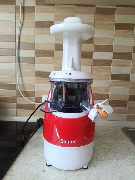 Шнекова соковижималка Saturn