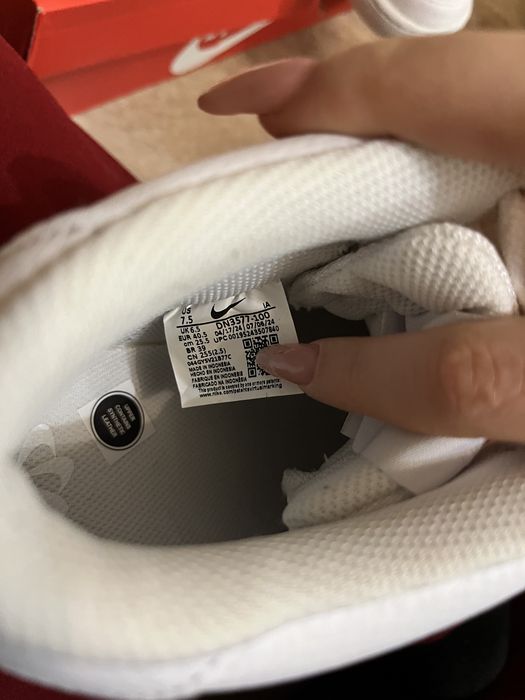 Кросівки Nike, 40 розмір, білі, нові