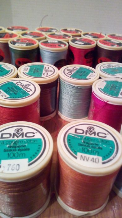 Катушки ниток для шитья