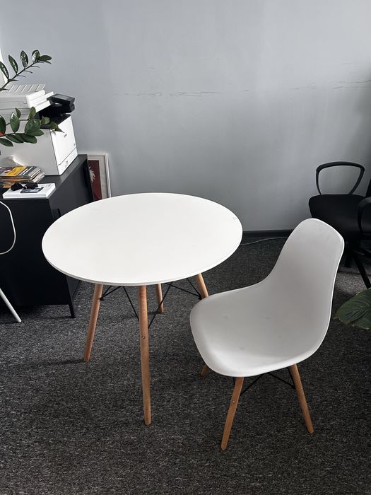 Okrągły biały stół + 5 krzeseł – styl skandynawski