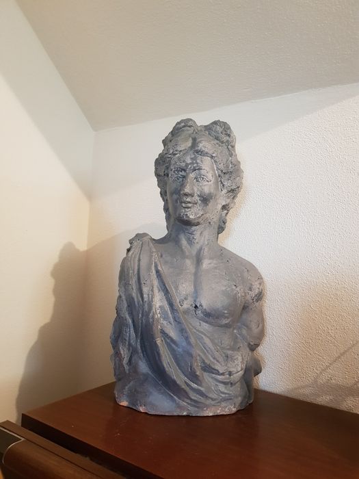 Bustos em pedra  (dois)