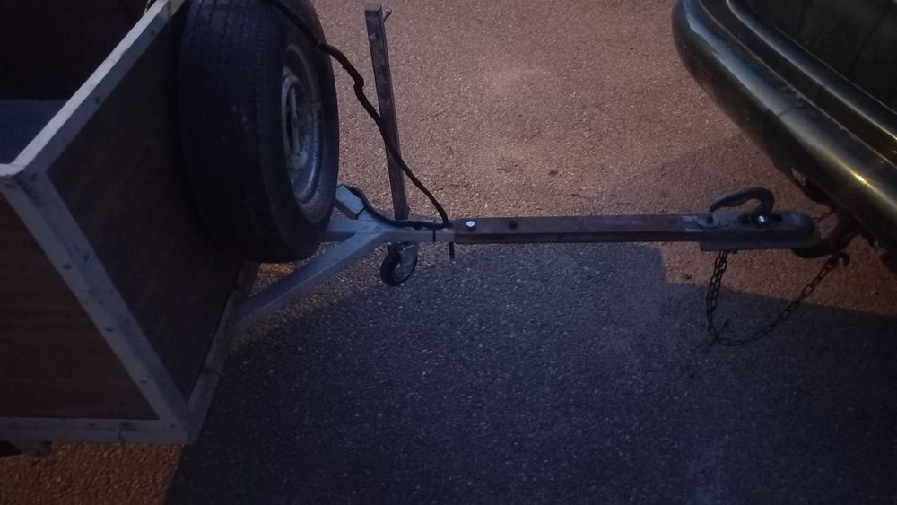 Vendo atrelado reboque pequeno está todo arranjado tem jantes