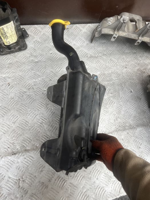 68081369AA Chrysler Бачок омывателя стекла