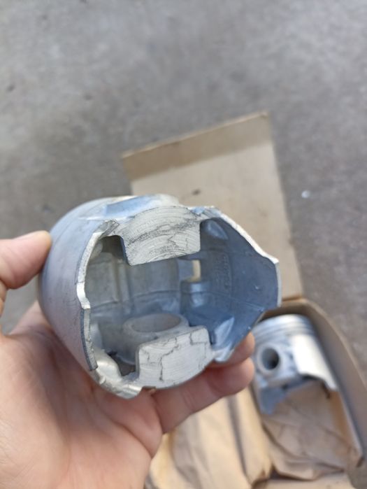 Продам комплект поршней новые 79,4 размер на ВАЗ 2105 без пальцев.: 550 ...