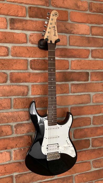 Yamaha Pacifica 012 gitara elektryczna