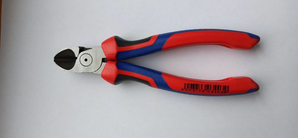 Szczypce boczne do cięcia KNIPEX.