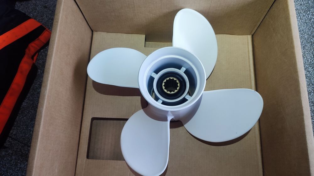 Продам гвинт нержавійка 13 1/2* 18", гвинти Ямаха 40-60