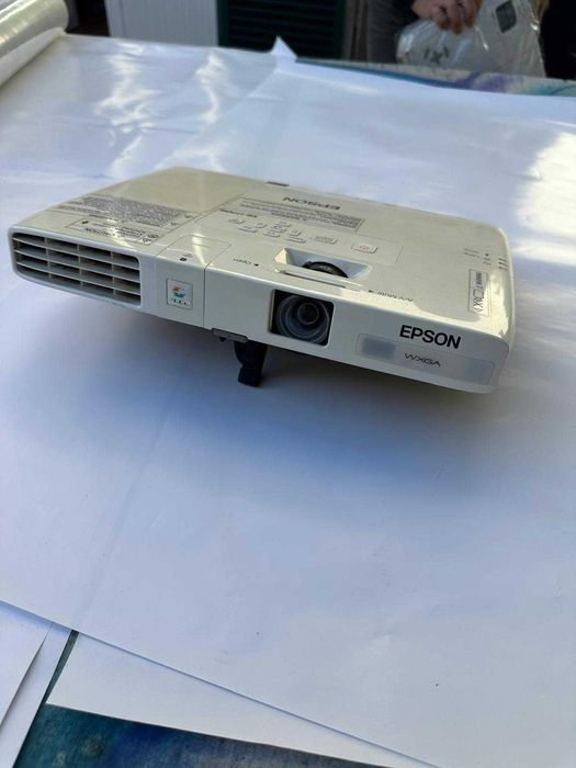 Projetor Epson EB-1770W – Funciona, precisa de lâmpada