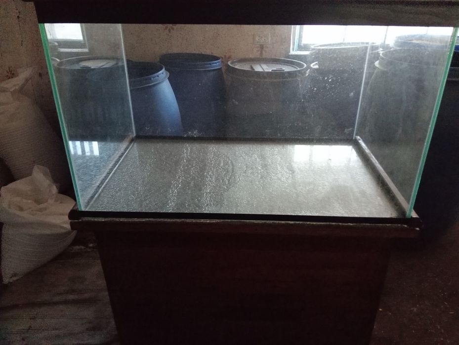 Акваріум з тумбочкою 200 літрів