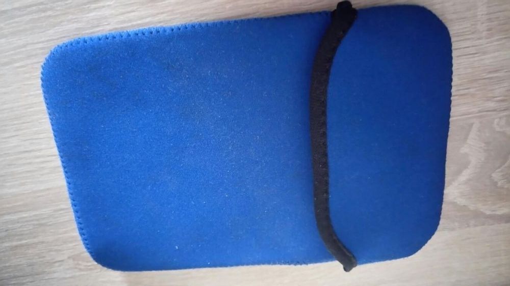 Etui na tablet granatowy pianka
