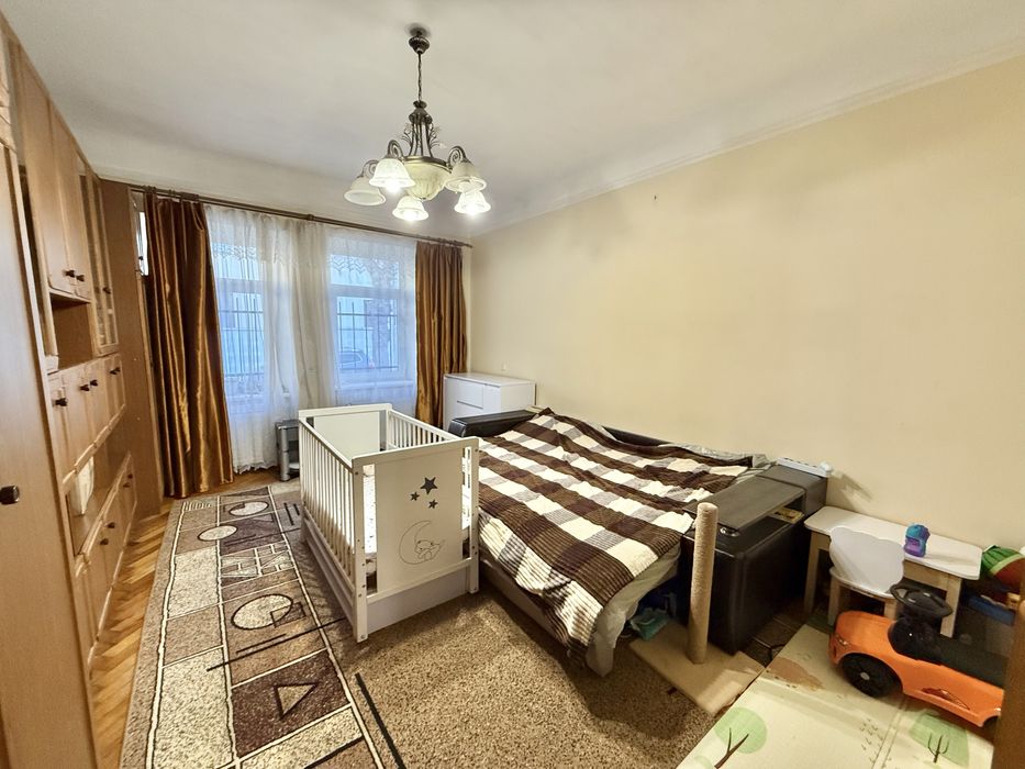 Продаж 1 кімнатної квартири на Привокзальній з власною ділянкою