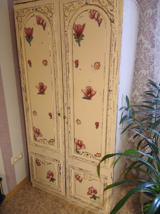 Продам мебель для гостинной:шкаф и стеллаж.