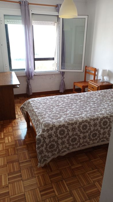 Alugo (2 quartos ) em ambiente limpo e tranquilo somente a pessoa com trabalho estável, ou para estudante universitário.