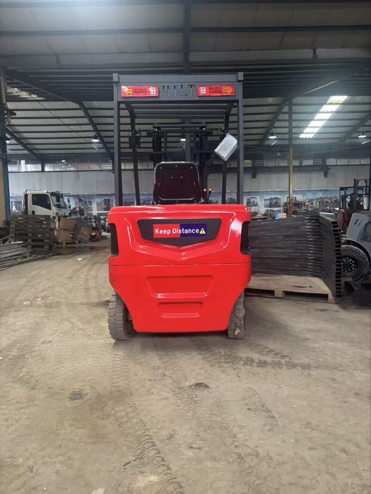 Електричний вилковий навантажувач