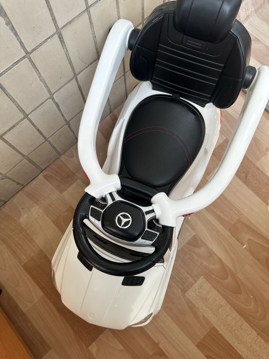 Дитяча машина толокар з батьківською  ручкою на акумуляторі