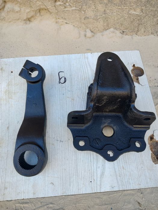 Кронштейн ресори ЗІЛ 130 передній. Рульова сошка Зил 130