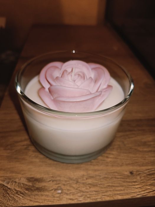 Świece sojowe w szkle lub koszyczku