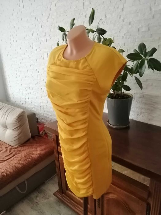 Piękna wyszczuplająca sukienka Ted Baker roz. M-L