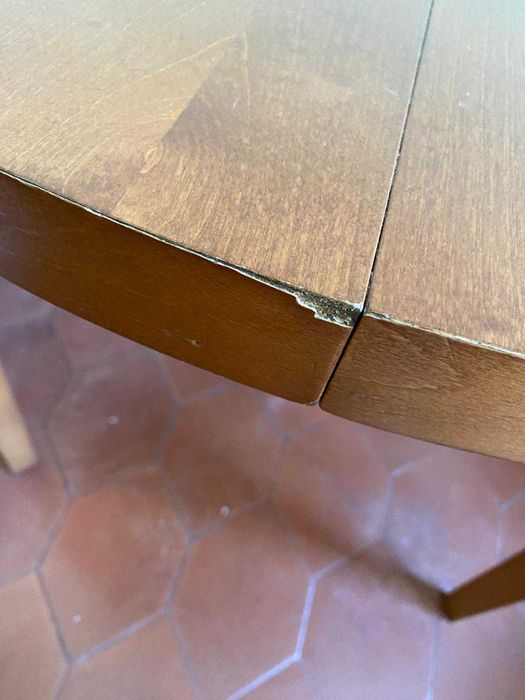 Mesa de jantar usada, com 1 tábua de extensão