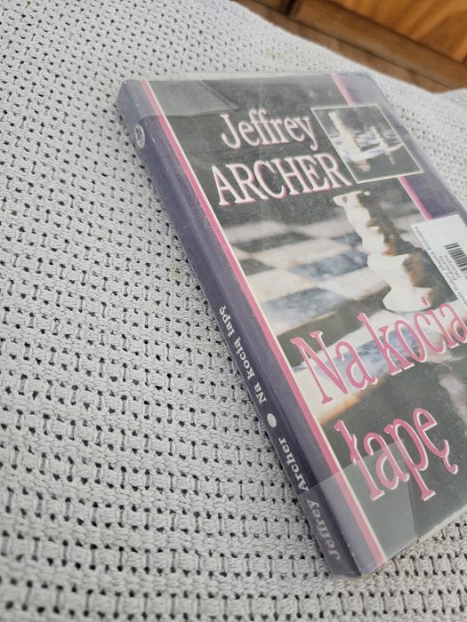 J. Archer - "Na kocią łapę"