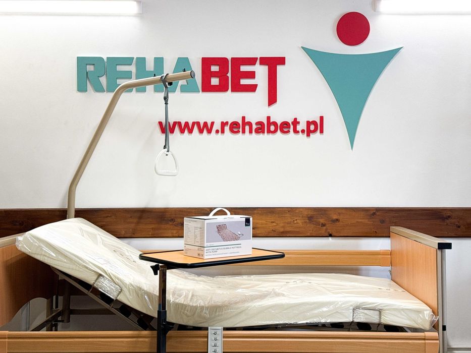 Łóżko rehabilitacyjne medycze Vermeiren + materace + stolik