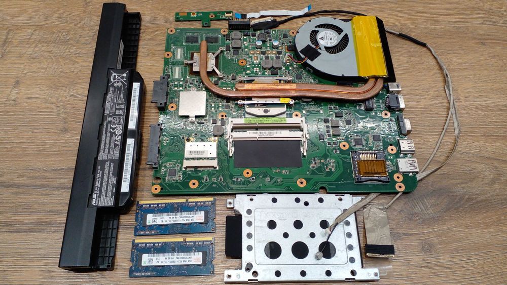 Ноутбук Asus K53SJ без екрана,сервісної кришки та топкейса
