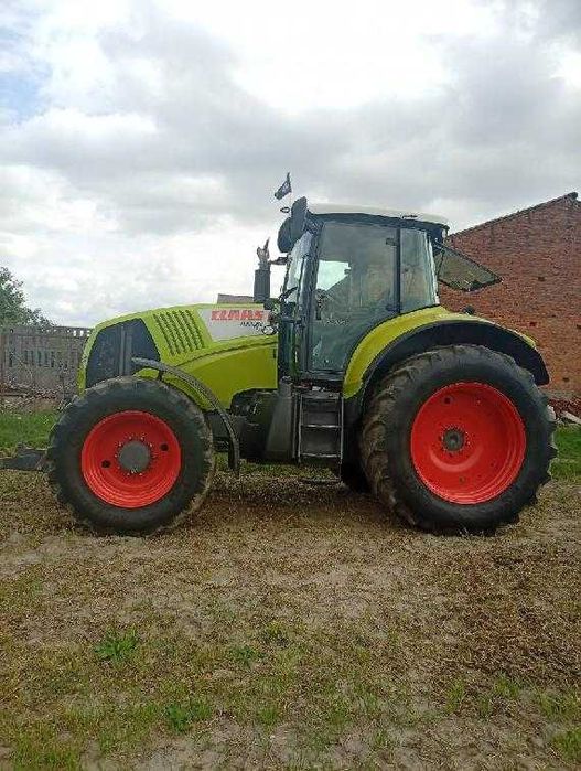 ciągnik rolniczy CLAAS AXION 810