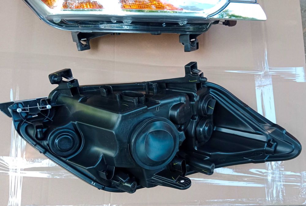 FORD KUGA I 2008 + lampa przód lewa  + prawa komplet