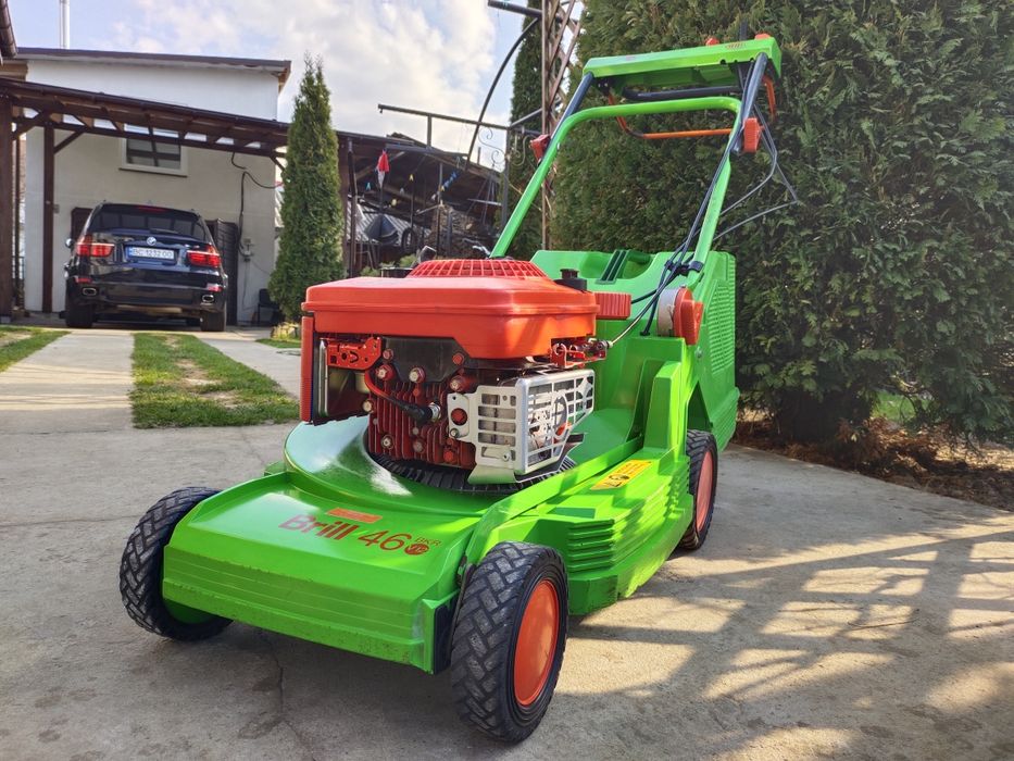 Газонокосарки косарки бензонові самохідні