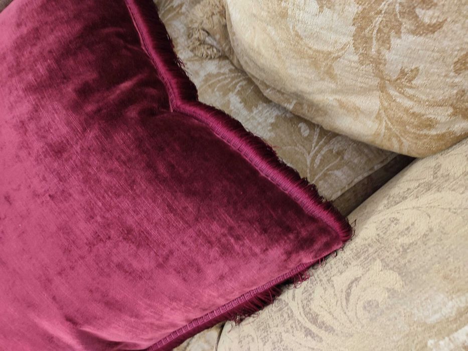 Almofada em veludo grená e franjas - Nova