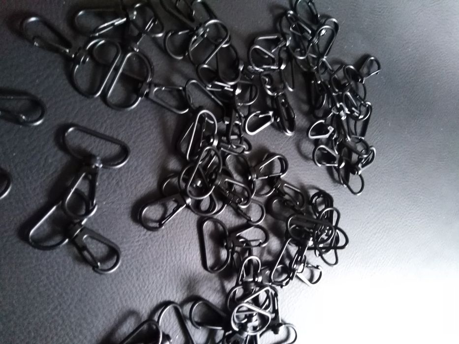 Карабіни до сумок та рюкзаків